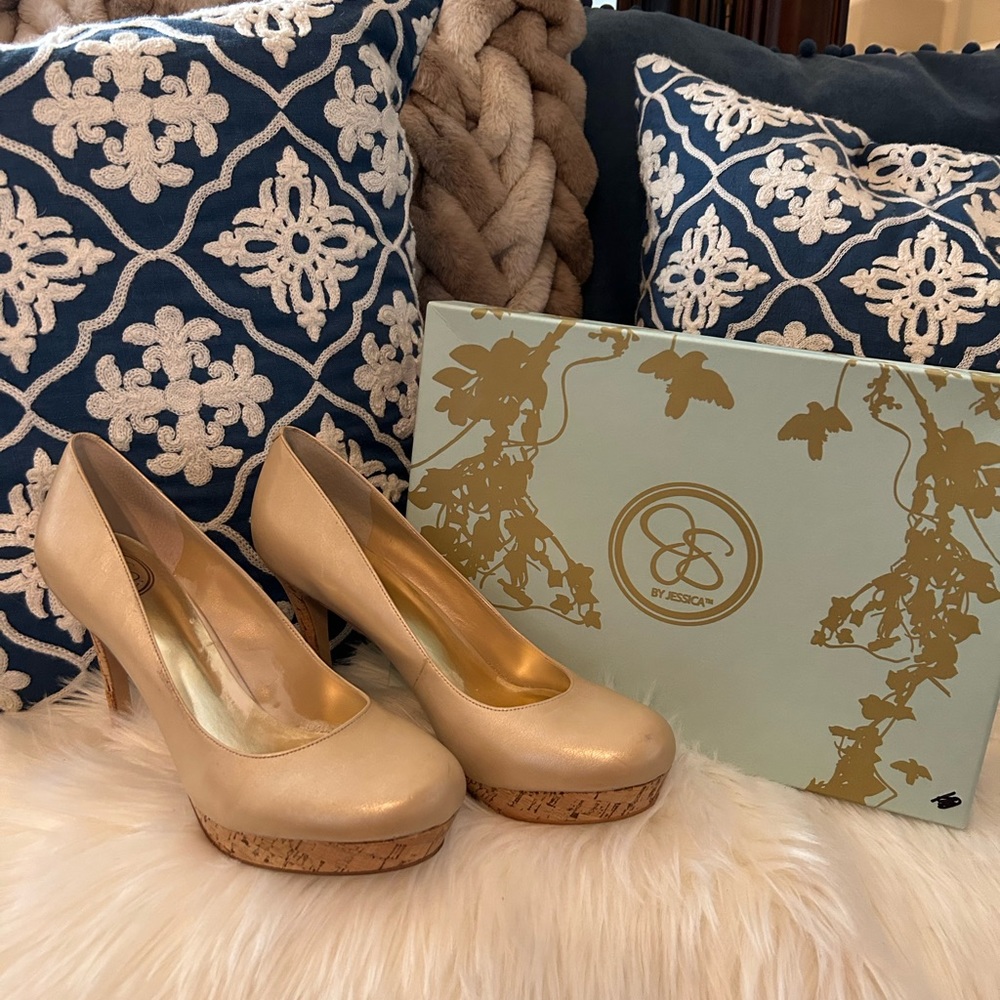 Jessica Simpson Rounded Toe with Cork Base